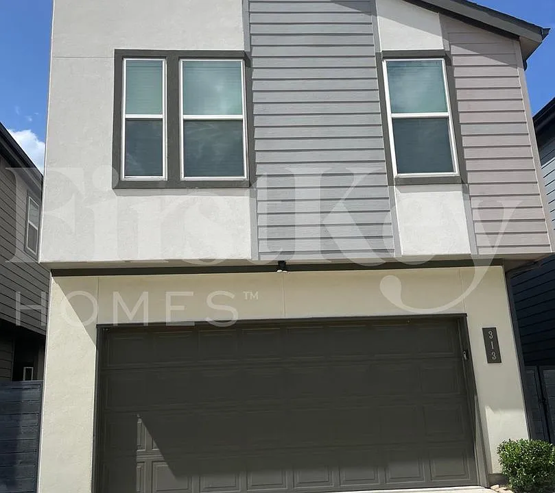 313 N Centro Cir