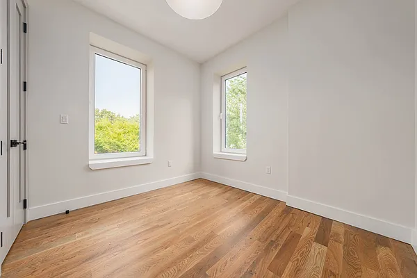 Rented by Space Link Realty | media 9