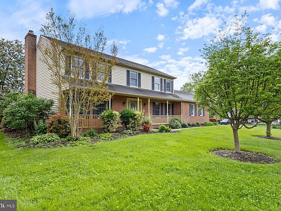 2nd image of 722 Paige Cir