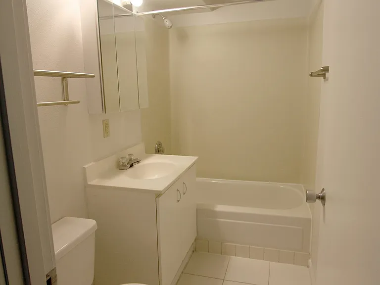 Monticello Apartments — Photo 15