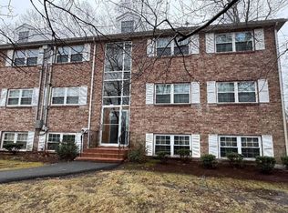 52 Farrwood Ave APT 6, North Andover, MA 01845