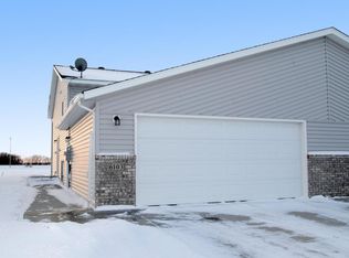 6103 35th St S, Fargo, ND 58104