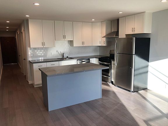 2nd image of 1525 Larkin St APT 5