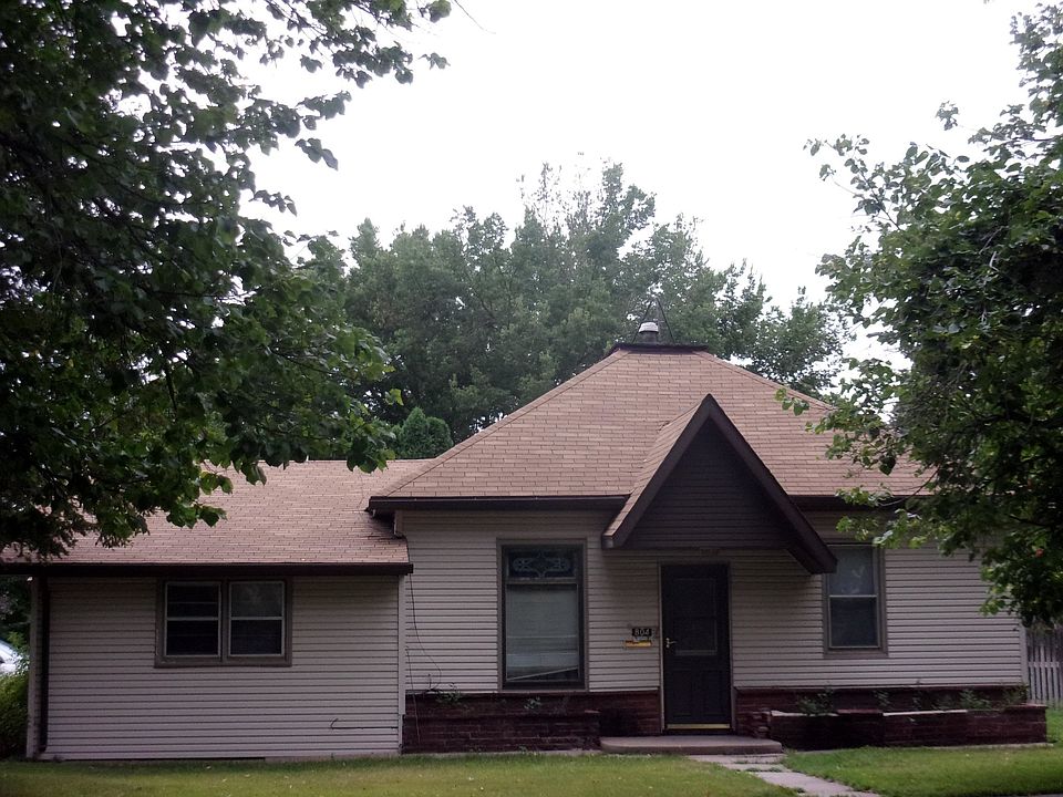 1st image of 804 W 4TH