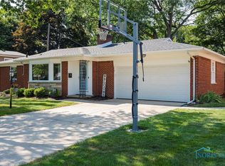 517 Willow Ln, Perrysburg, OH 43551