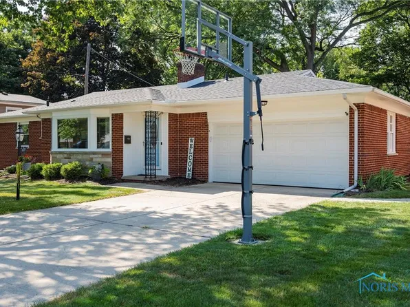 517 Willow Ln, Perrysburg, OH 43551