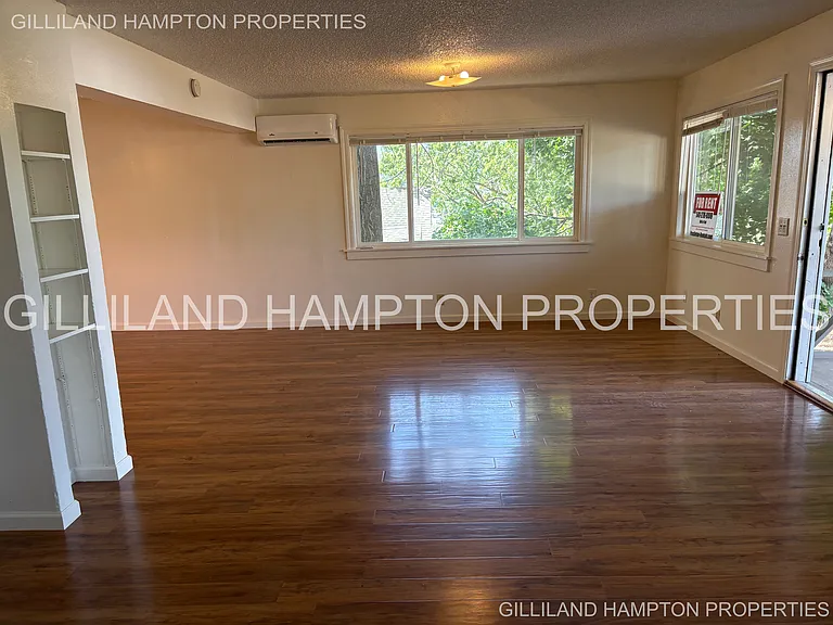 725 SW 7th St — Photo 9