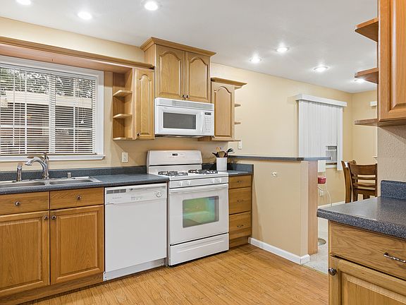 Main house - Kitchen