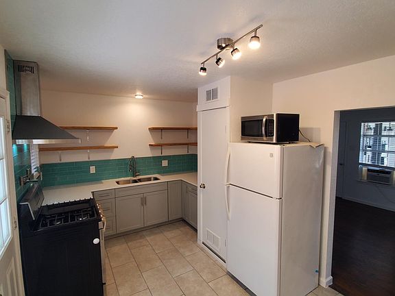 4th image of 102 W Norwood Ct