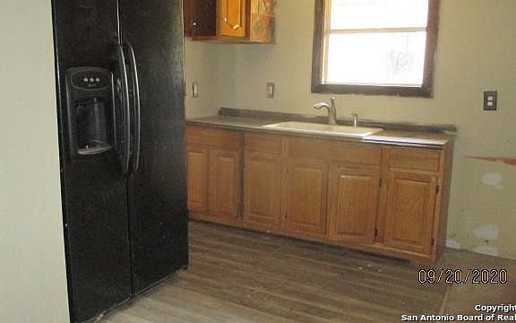 4th image of 586 Redbud Ln