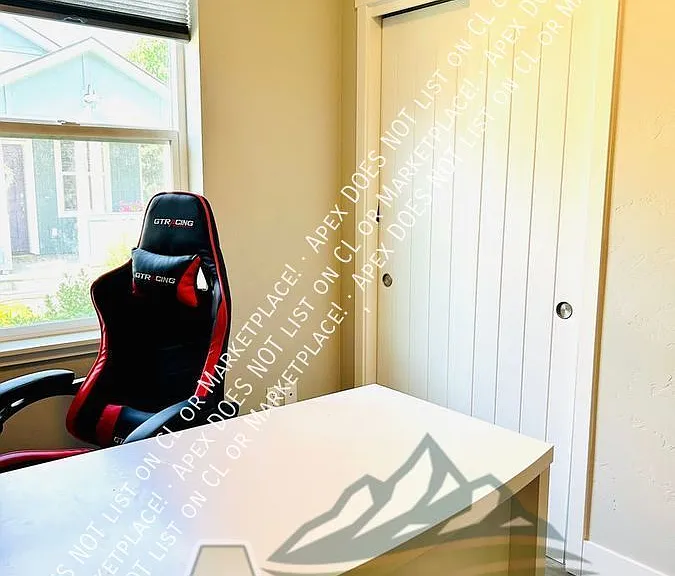 331 E 40th St — Photo 15