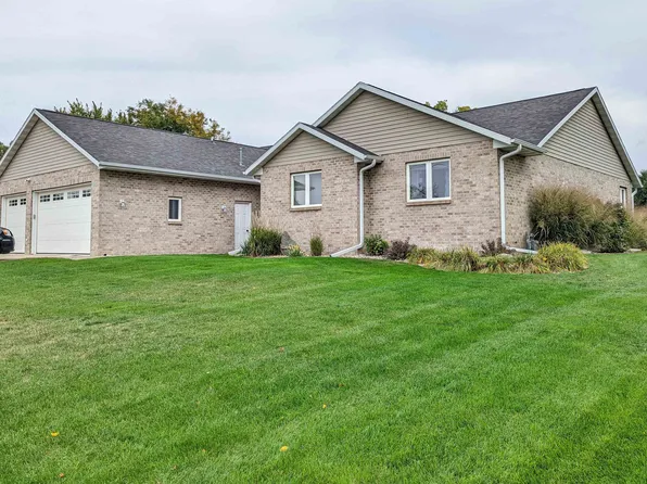 15420 215th Ave, Spirit Lake, IA 51360