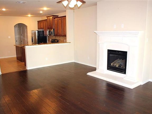 5th image of 4216 Comanche Dr