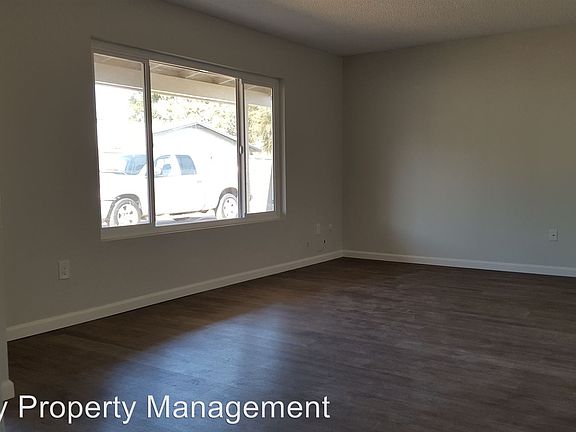 4th image of 1017 Greenfield Dr APT A