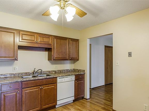 4th image of 4633 Woodland Ave Unit 4