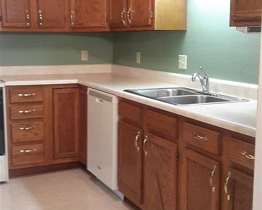 5th image of 426 Woodhaven Cir