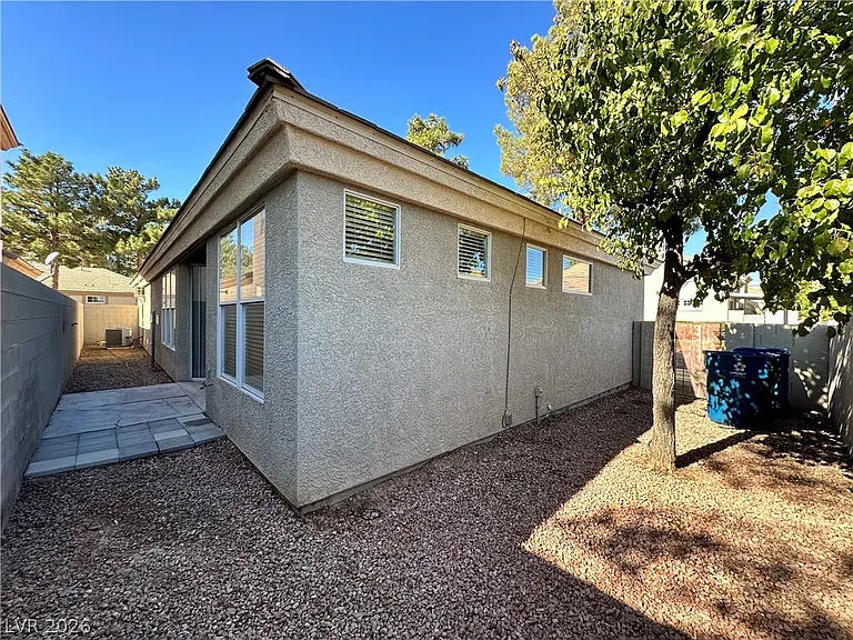 8033 Arcadian Ln — Photo 9