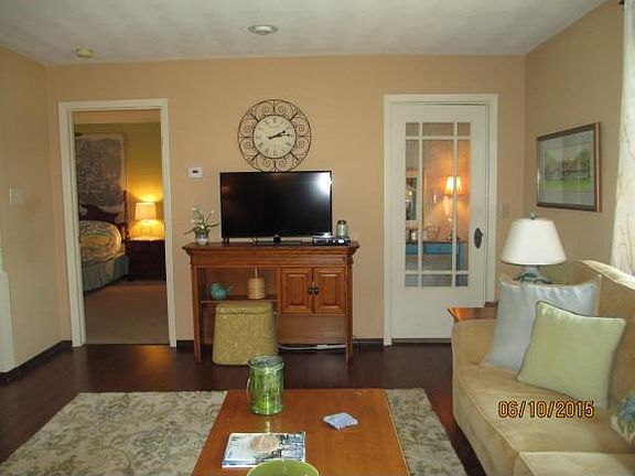 5th image of 930 Manor Dr APT 57