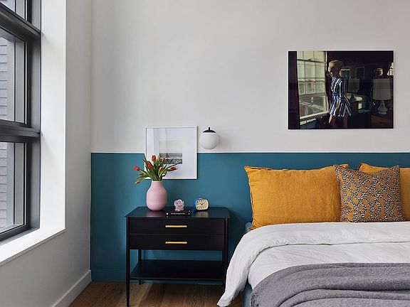 5th image of 547 W 47th St Room 322