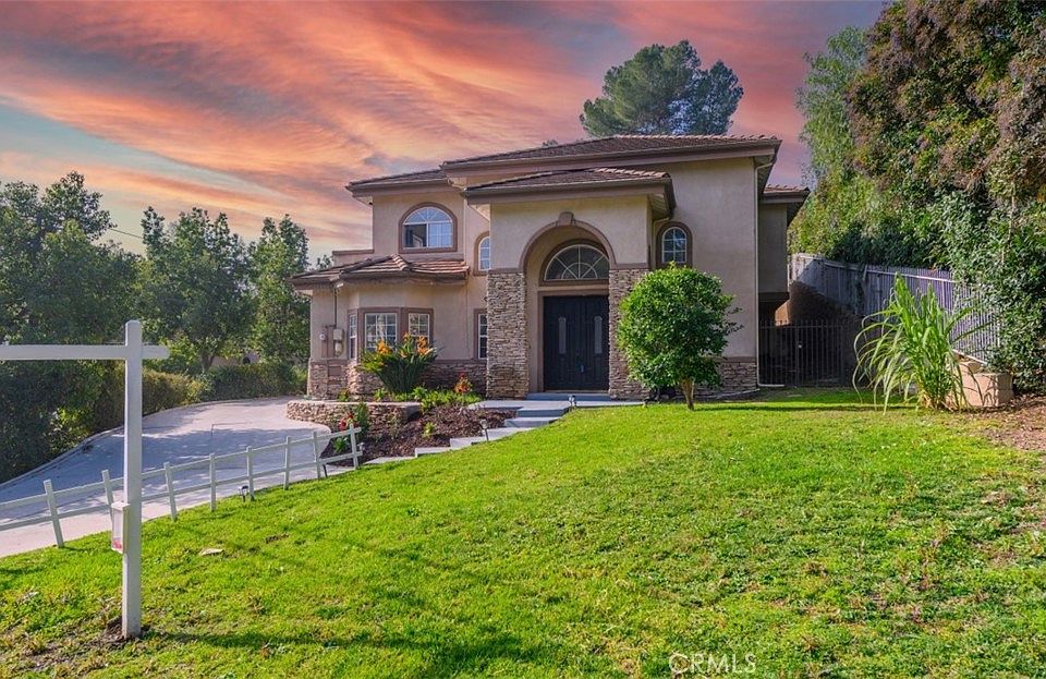 1st image of 525 Camino De Gloria