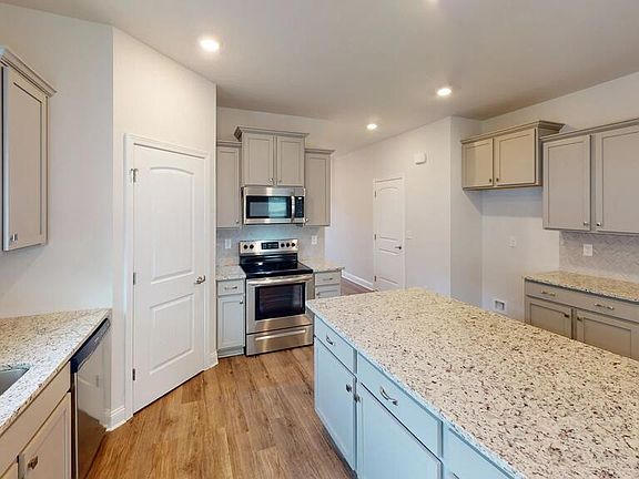 4th image of 5013 Fairview Cir