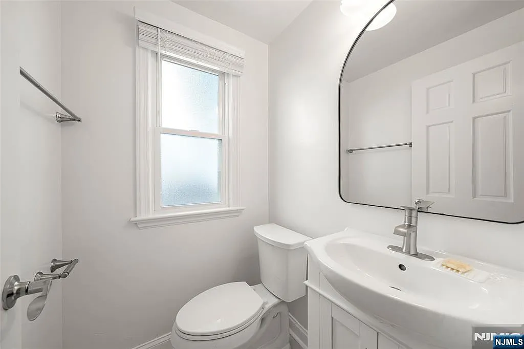 3 bed, 1.5 bath, $4,000 — Photo 3