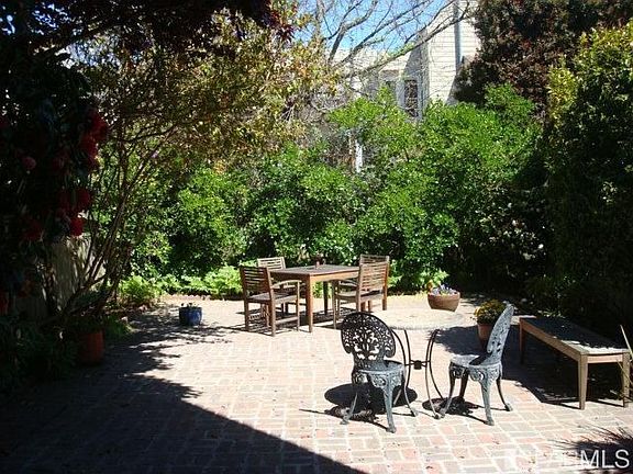 4th image of 211 Douglass St