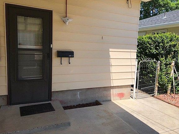 5th image of 1048 Alderson Ave #B
