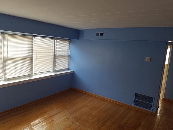 2nd image of 6023 N Fairfield Ave APT 2