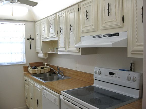 4th image of 915 Savannas Point Dr APT A