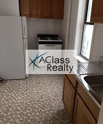 4th image of 3034 32nd St APT 1A
