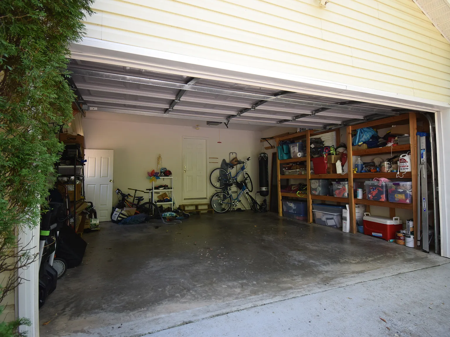 3 bed, 1100 sqft, $2,750 — Photo 3