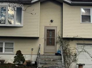 12 Drayton Pl, Nanuet, NY 10954