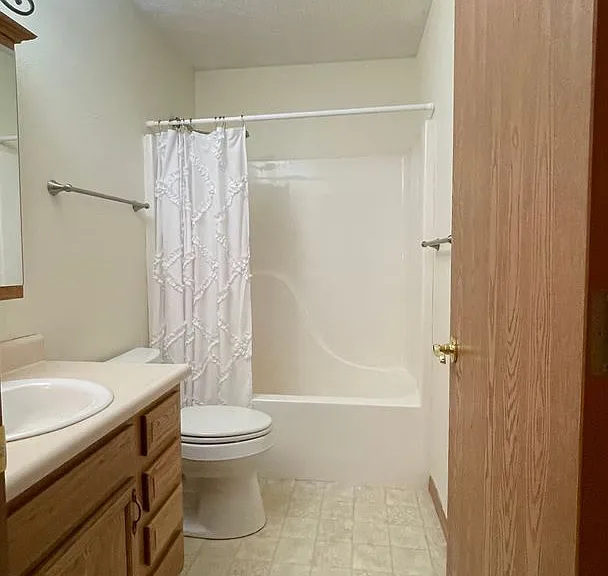 205 S Furlong Dr — Photo 15