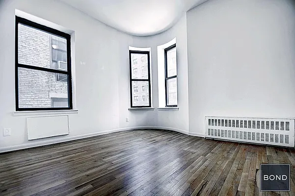 Rented by Bond New York | media 22