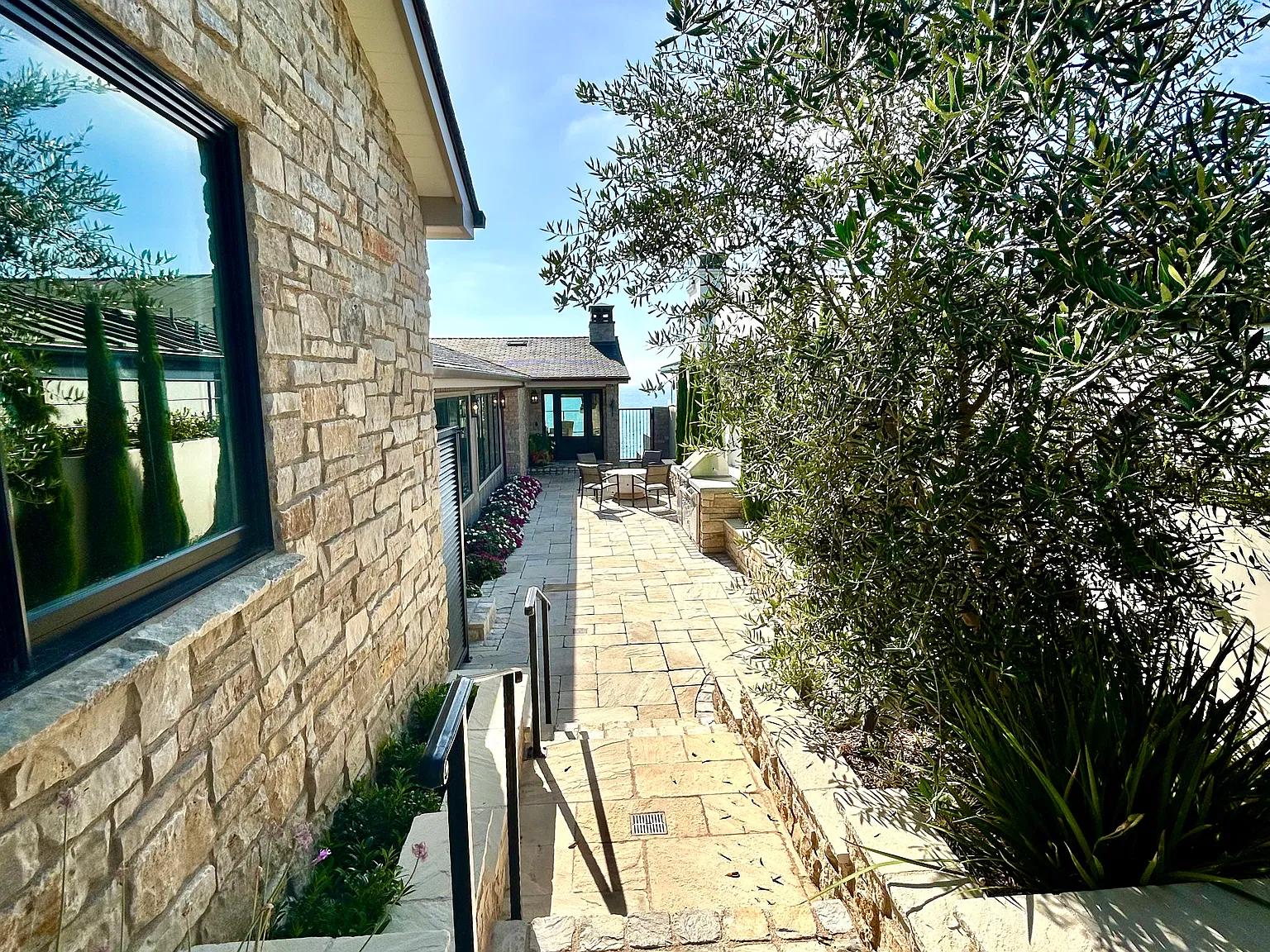 3 bed, 3.5 bath, 1664 sqft, $39,999 — Photo 3