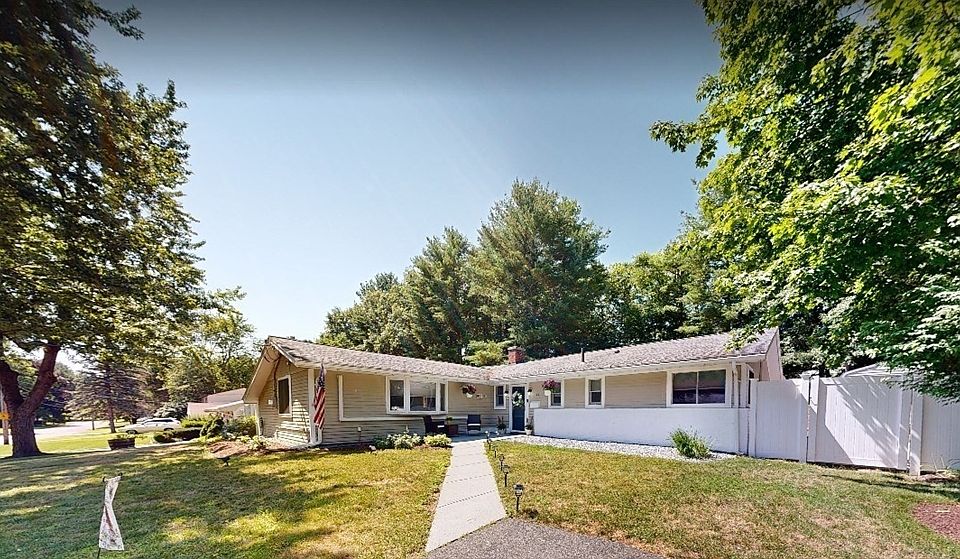 1st image of 22 Corrine Dr