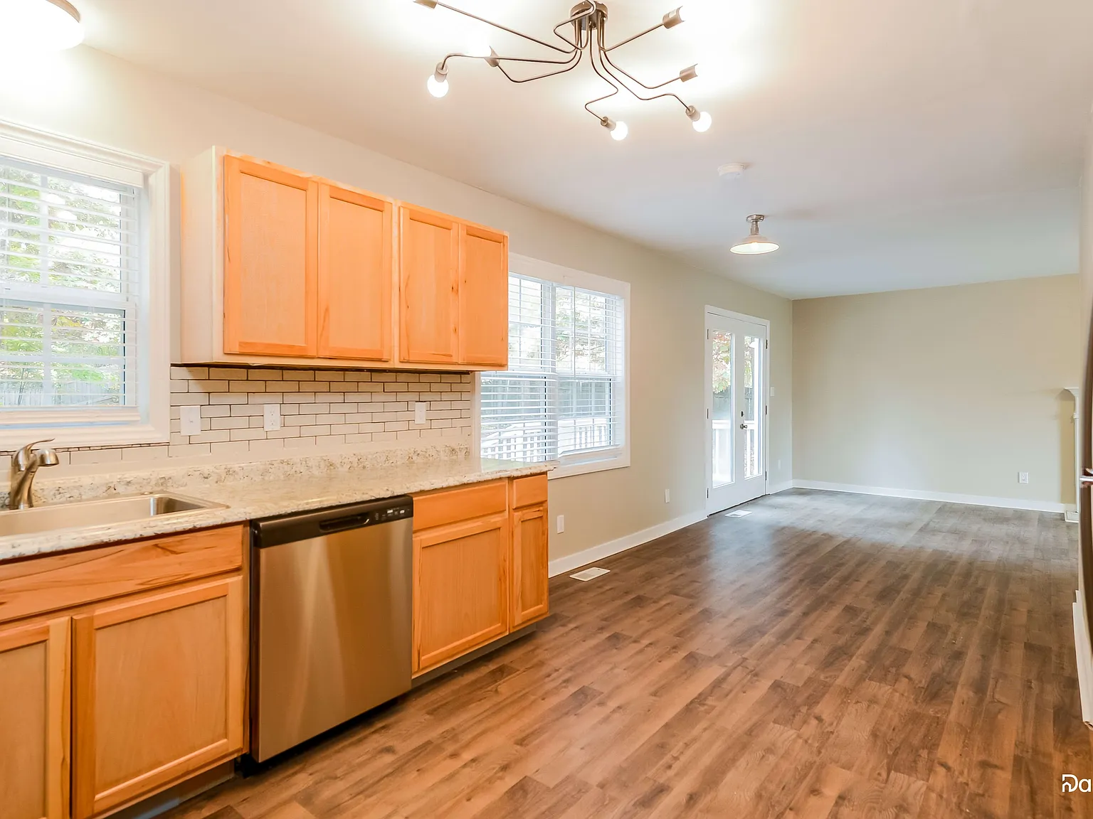 4 bed, 2.5 bath, 1468 sqft, $2,060 — Photo 4