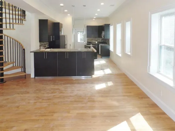 72 Browne St #4, Brookline, MA 02446