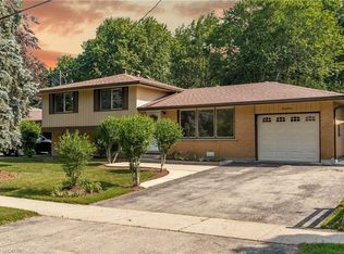 64 Warren Rd, Kitchener, ON N2M 4T4