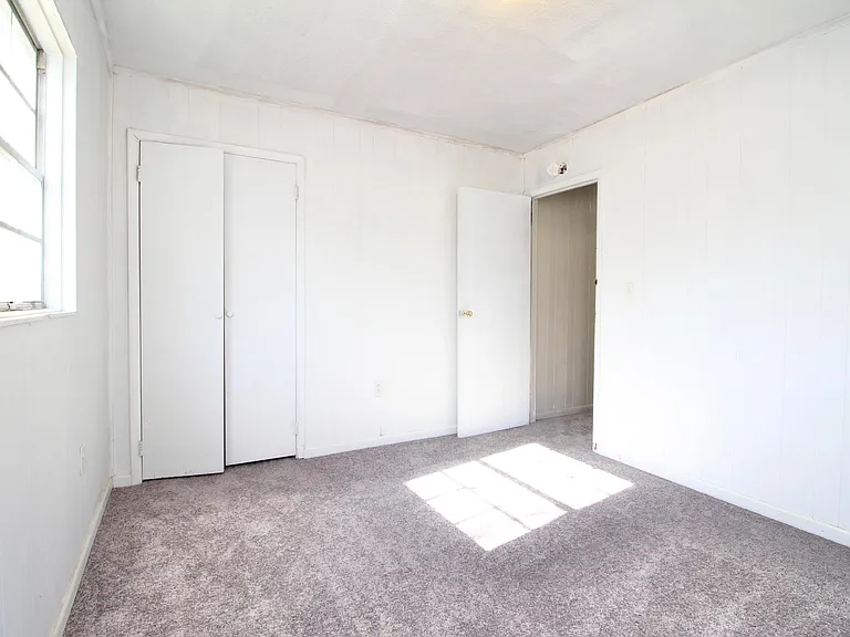 142 W Bluford St — Photo 15
