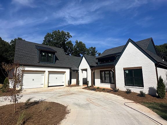 3rd image of 104 Maple Valley Dr
