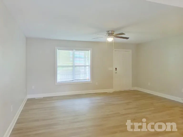 423 Riverwalk Dr NW — Photo 5