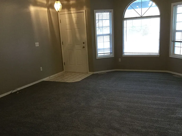 861 N Callahan Ave — Photo 3