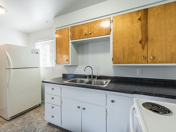 3rd image of 517 E Stringham Ave APT 1