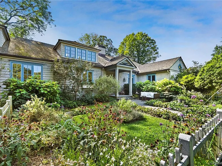 106 Old Stone Hill Rd — Photo 2