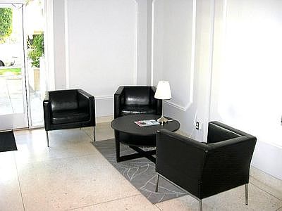 5th image of 1427 N Poinsettia Pl APT 208