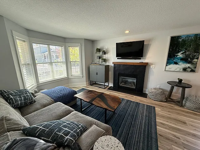 2593 NE Robinson St — Photo 6