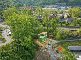322 Circle Dr, Gatlinburg, TN 37738