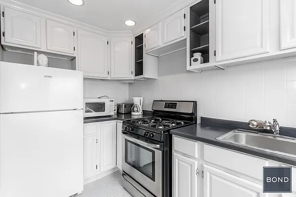 Sold by Bond New York | media 17